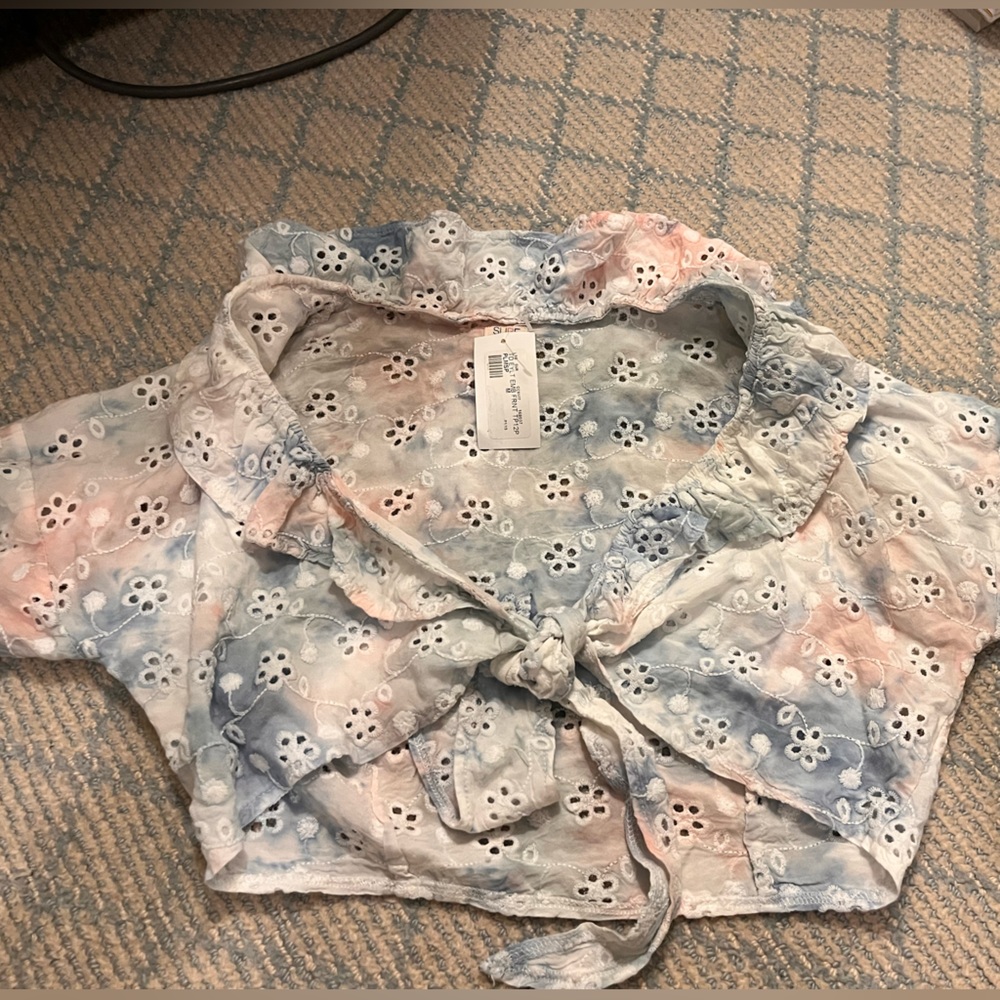 Surf Gypsy tie dye tied crop top. Women’s size medium. Brand new with tags.